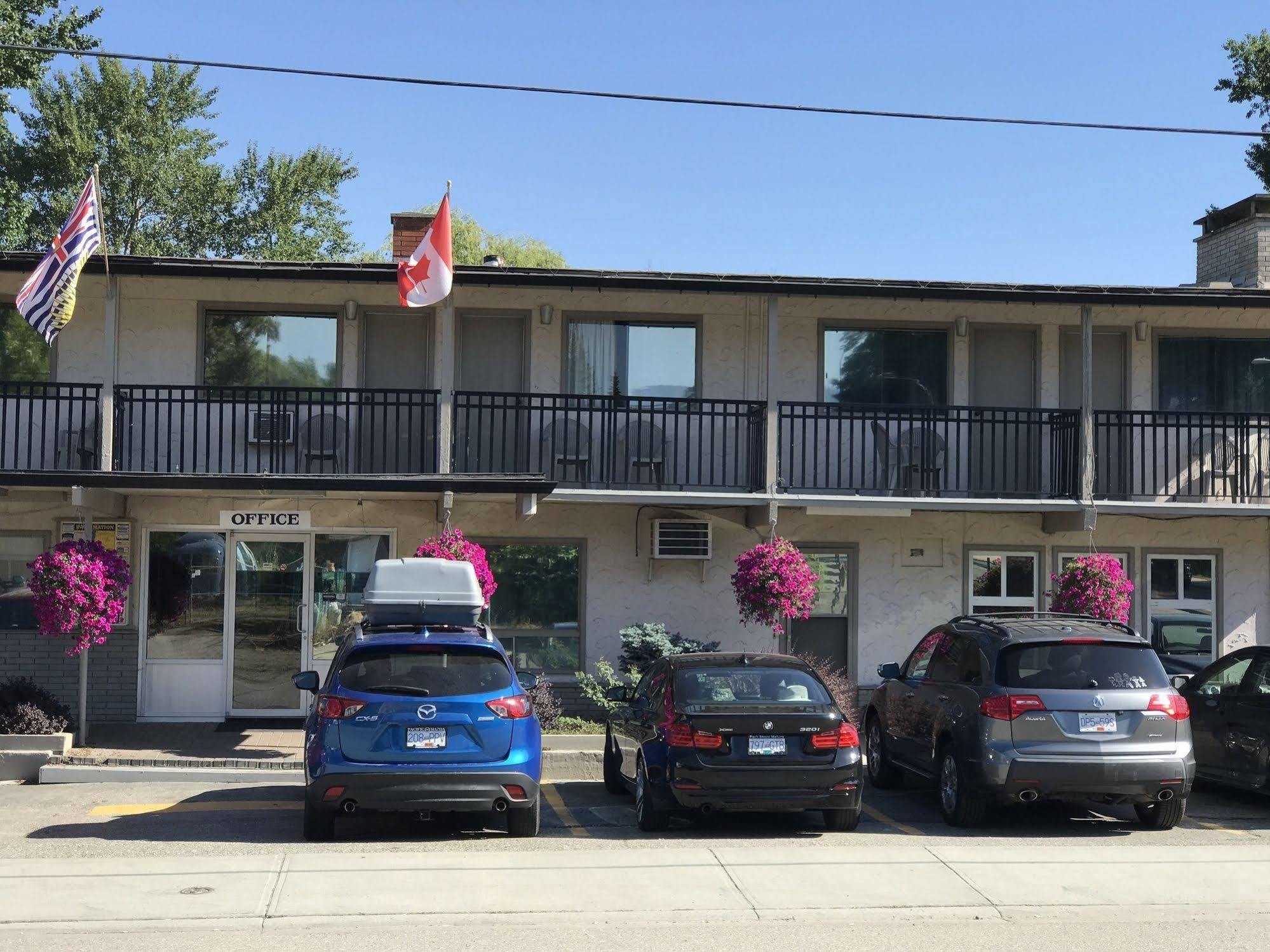 Polson Park Motel Vernon Exteriér fotografie